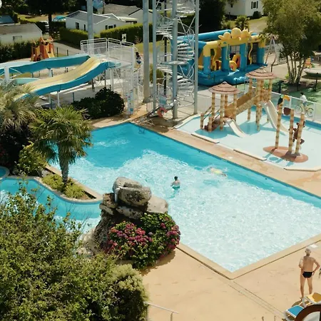 Κάμπινγκ De La Piscine *